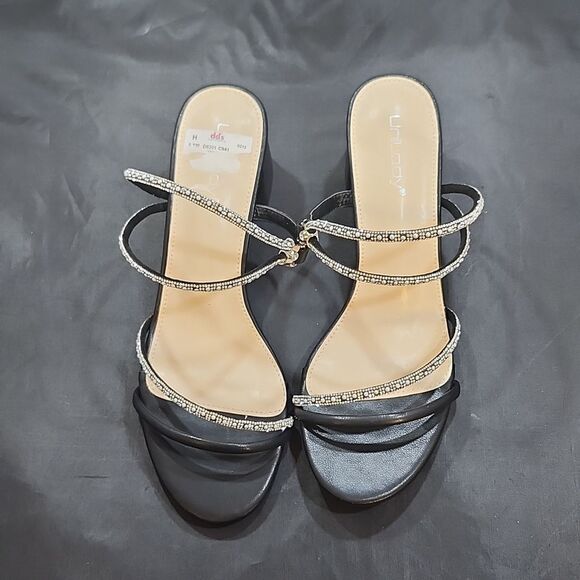 BRAND NEW UNILODY RHINESTONE   STRAP BLOCK HEEL SANDAL - Picture 2 of 15